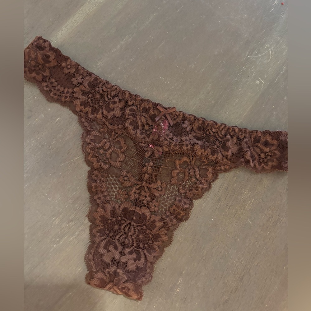 Love Vera Lace Floral Thong Sz Small NWOT